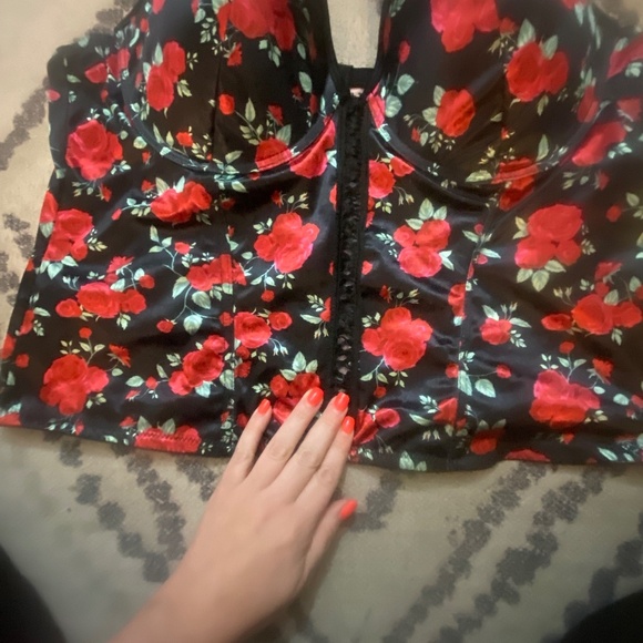 Plus Size Rose Corset - Picture 3 of 6